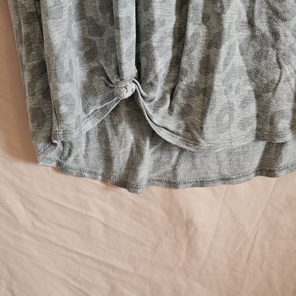 ❤️‍🔥3 for $20: Adorable gray leopard prink dress - Picture 3 of 3